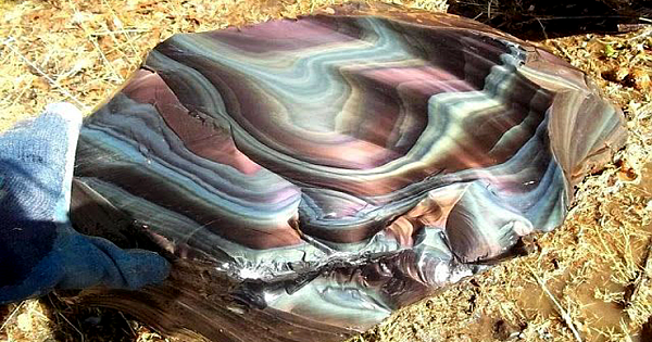 California Rainbow Obsidian Is a Natural Wonder (Amazing Photos)