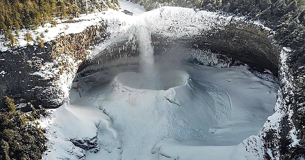 You Can Stay In A Cozy Lodge Near The Most Awe-Inspiring Waterfall In B.C.(VIDEO)