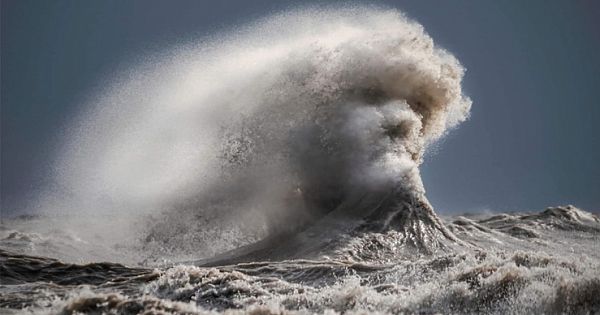 Ontario Photographer Captures Massive Wave That Looks Like 'The Perfect Face'