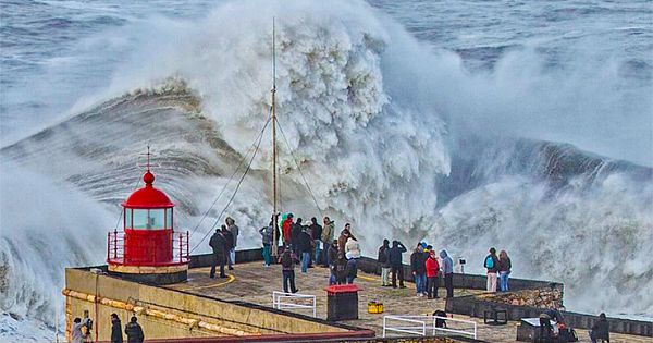 Monster Waves of Nazaré,Portugal: Some Of The Largest Waves Ever Surfed (Pictures & Video)