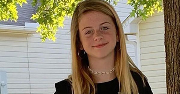 Middle Schooler Has Her Back-To-School Picture Photobombed By An Unexpected Guest