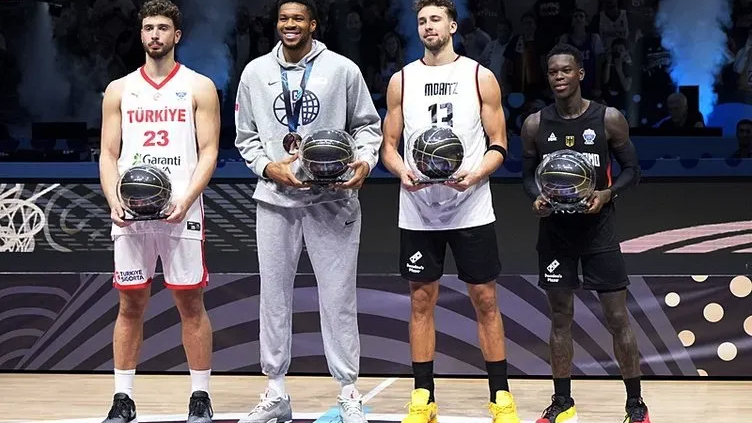 Ünlü Basketbolcudan TÜRK BAYRAĞINA HAKARET !
