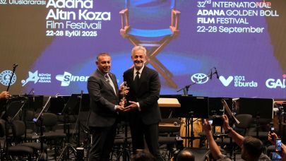 Mehmet Aslantuğ, Altın Koza Onur Ödülü’nü  Karalar’a adadı