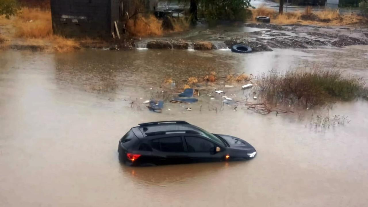 Mezarlıklar Sular Altında, Tekneler Battı