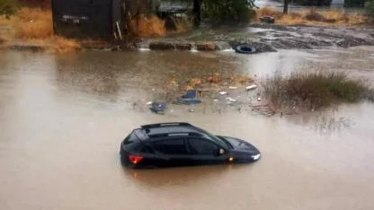 Mezarlıklar Sular Altında, Tekneler Battı