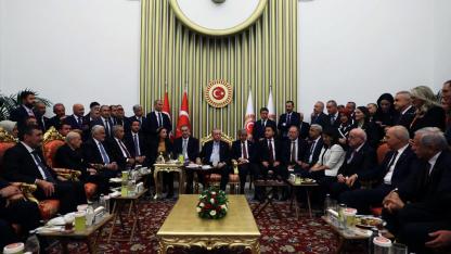 Özgür Özel : “Ana muhalefet yoksa herkes düşünmeli”