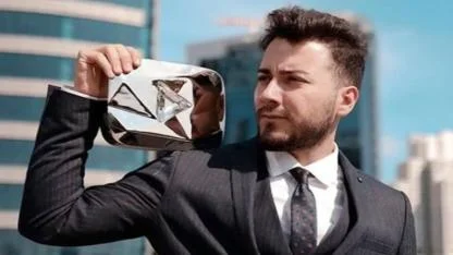 Ünlü Youtuber Enes Batur'dan şaşırtan hareket !