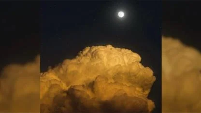 Why the Moon Turns Fiery at Sunset: The Science Behind a Rare Atmospheric Spectacle