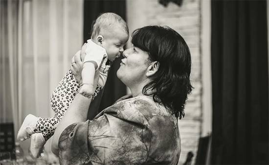 I checked the baby monitor and saw a stranger holding my child: a moment that changed everything