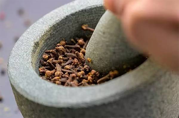Cloves Uncovered: 10 Powerful Health Benefits and Creative Everyday Uses