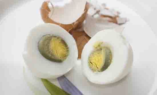 The Mystery of the Green Ring: Why Hard-Boiled Eggs Turn Grayish-Green